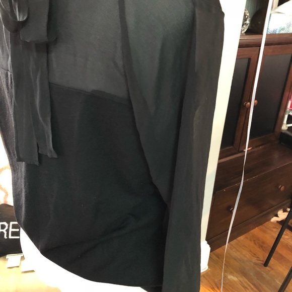 Ann Taylor sheer sleeved top. Size L. EUC! - Picture 3 of 5