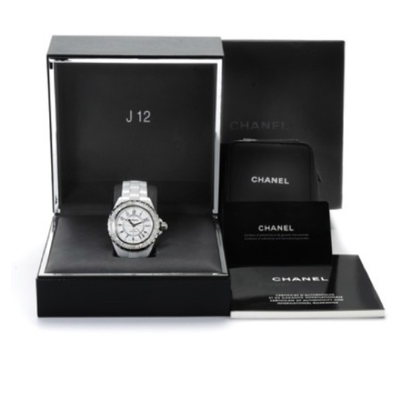 ❌SOLD❌ 100% Diamond encrusted Chanel watch - Picture 6 of 6