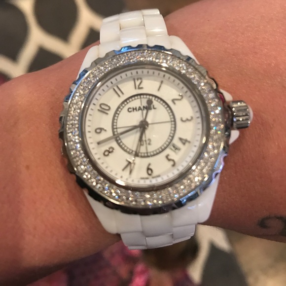 ❌SOLD❌ 100% Diamond encrusted Chanel watch - Picture 2 of 6