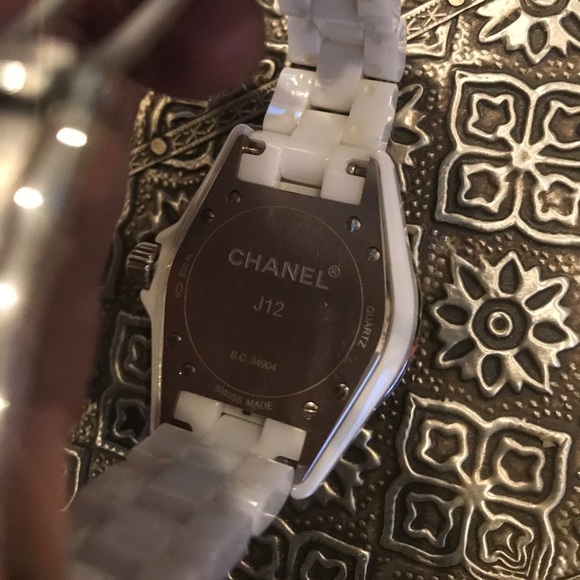❌SOLD❌ 100% Diamond encrusted Chanel watch - Picture 3 of 6