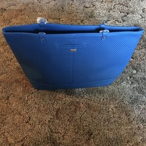 Thirty-One Style Setter -Daring Cobalt Petal Punch