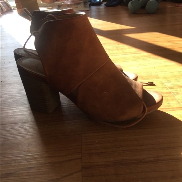 Kenneth Cole shoes - Picture 2 of 3