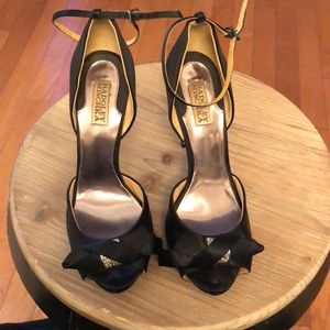 BADGLEY MISCHKA size 9 Black Satin Heels