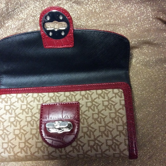 DKNY Red Leather Twist lock Wallet - Picture 2 of 6