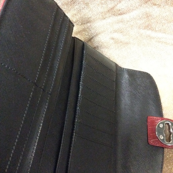 DKNY Red Leather Twist lock Wallet - Picture 4 of 6