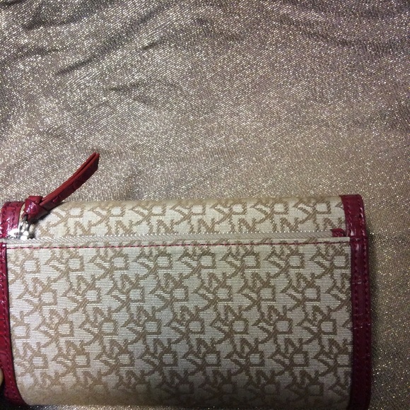 DKNY Red Leather Twist lock Wallet - Picture 5 of 6