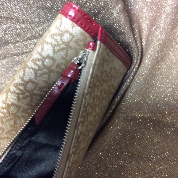 DKNY Red Leather Twist lock Wallet - Picture 6 of 6