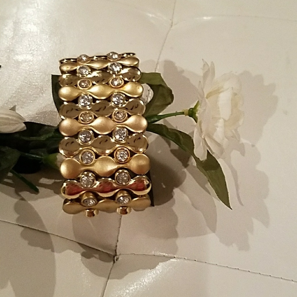 Beautiful gold bracelet to add to any outfit