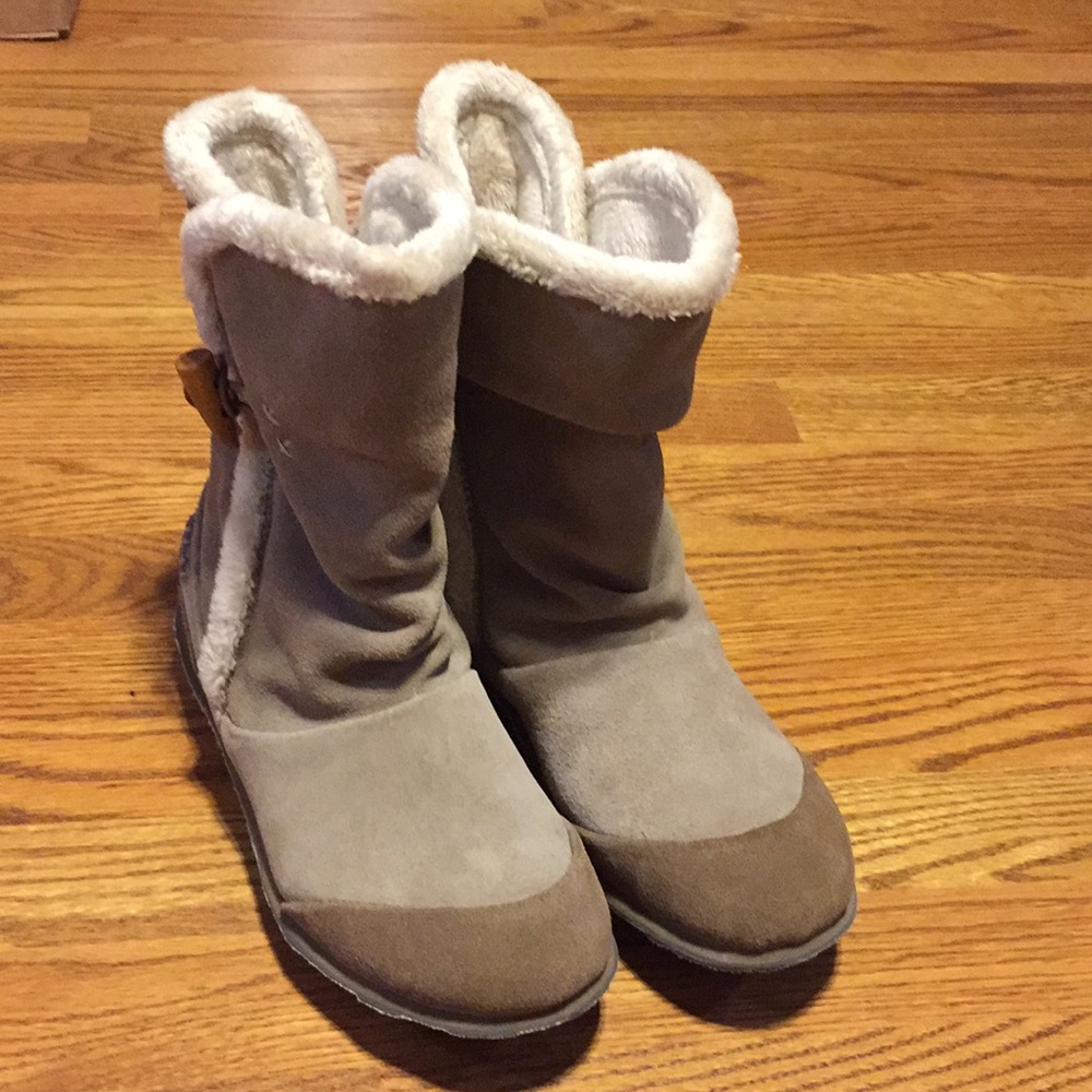 Chushe winter boots. Great condition. Sized 8