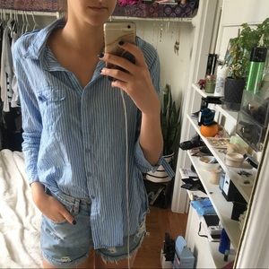 LIGHT WEIGHT BLUE AND WHITE STRIPED BUTTON UP