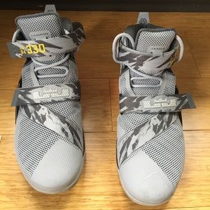 lebron shoes size 10