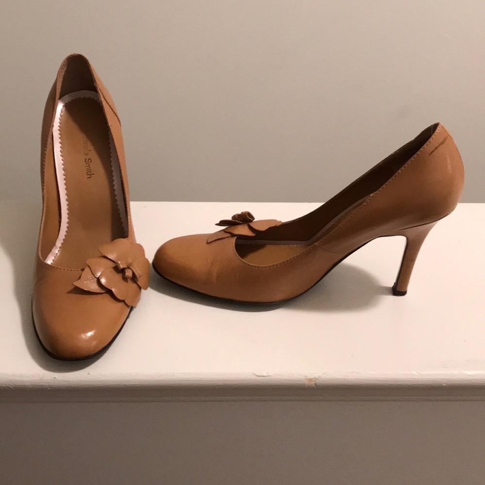 Camel Pumps - Picture 3 of 3