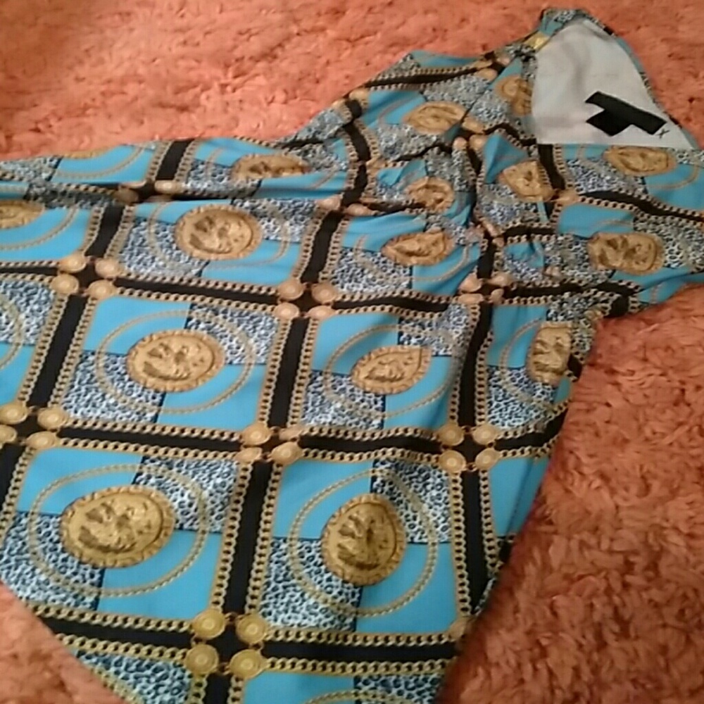 Really cute 🦁 head / cheetah print dress