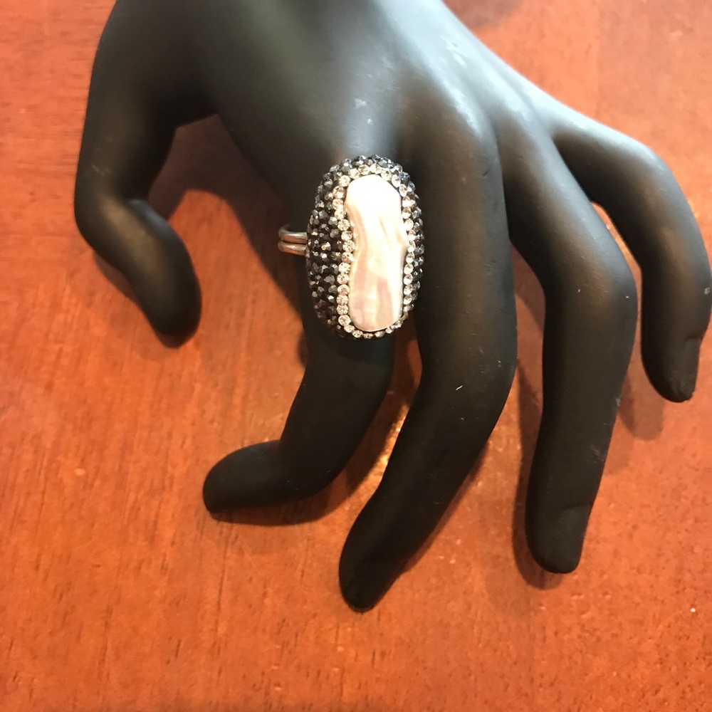 Real water pearl ring. Silver plated