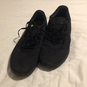 Black nike shoes