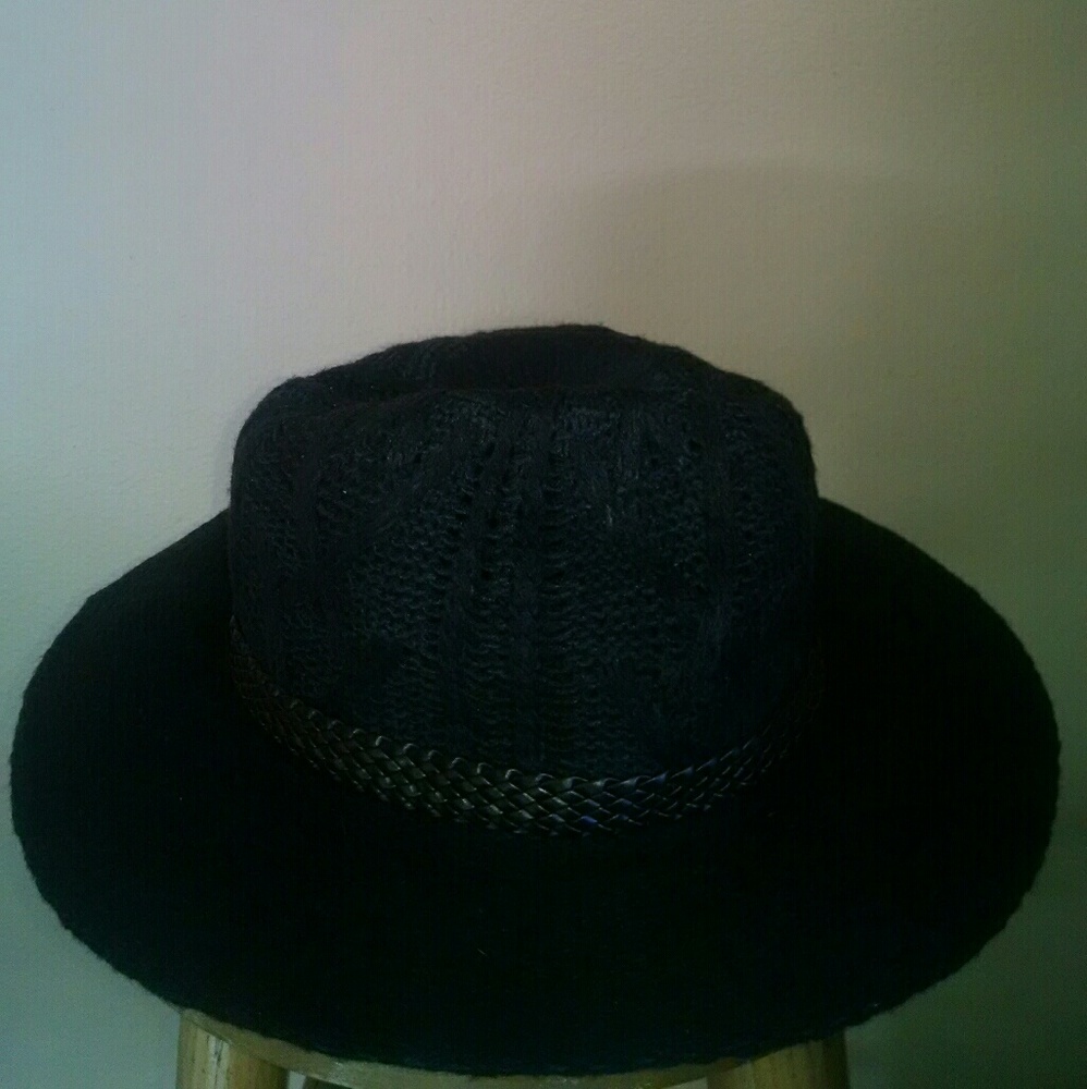 Pac Sun Knitted Hat