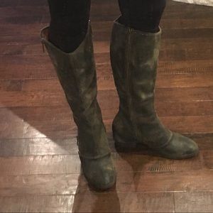 Donald J. Pliner Devi Boot in olive green  Sz. 7.5