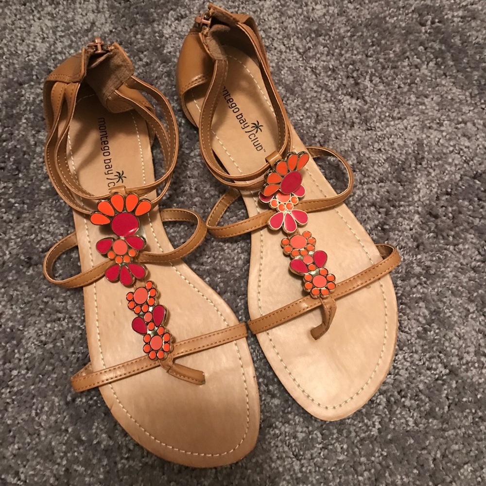 Sandel size 11 never used without tag