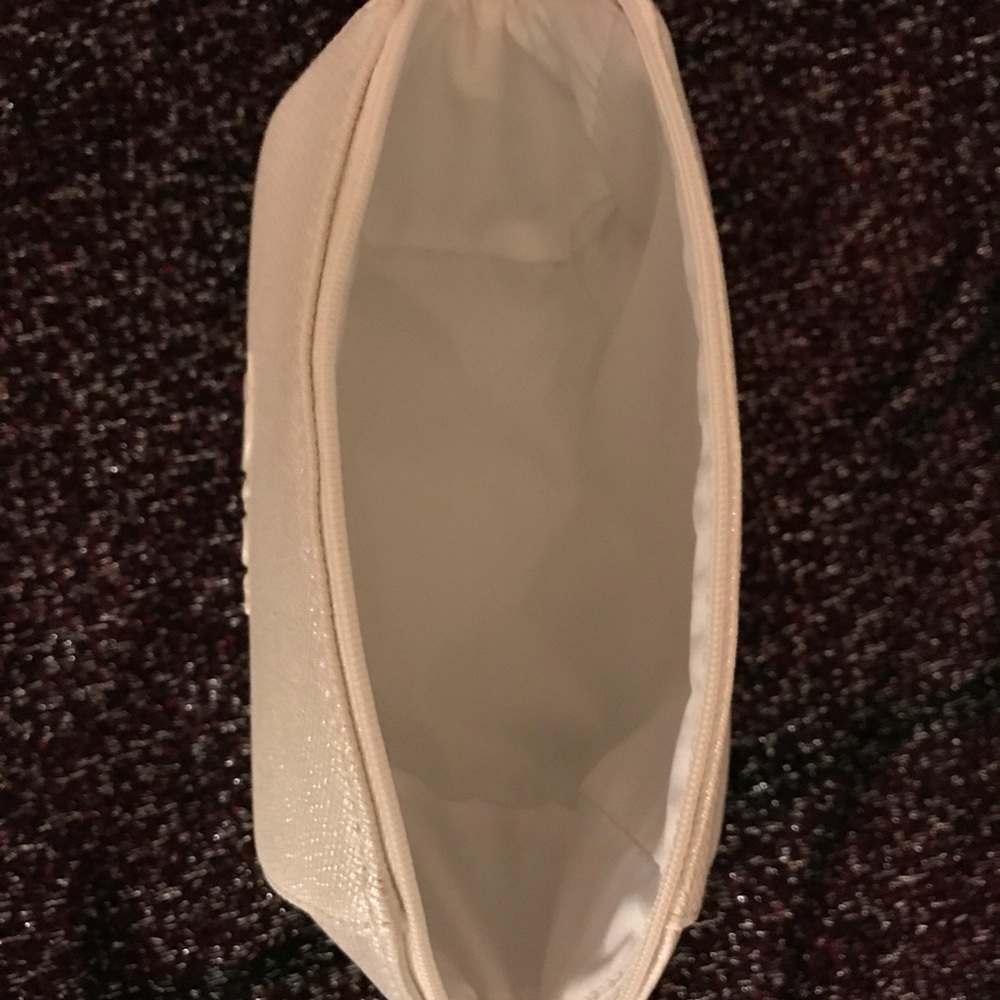 🌟Final Price Drop 12/29🌟 Dior Cosmetic Bag - Picture 6 of 6