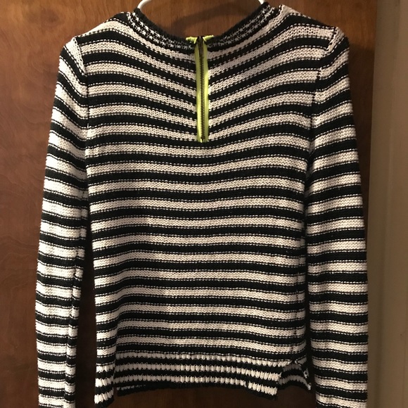 Black and white horizontal stripped sweater - Picture 2 of 2