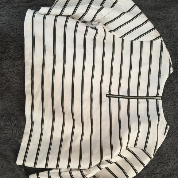 Bell sleeve blouse - Picture 2 of 2