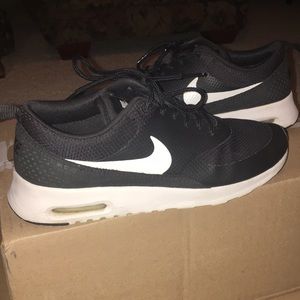 Nike Thea Air Max Shoes black size 8