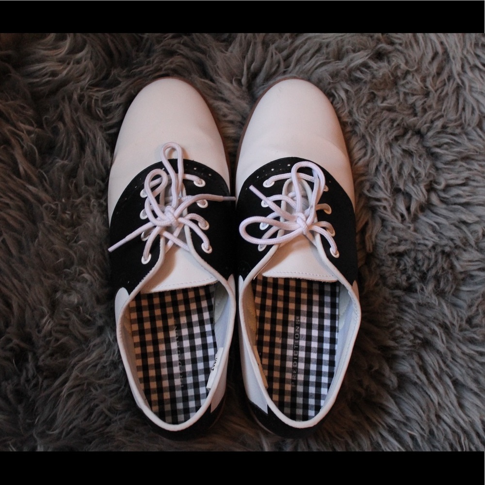 Women’s Saddle Shoes