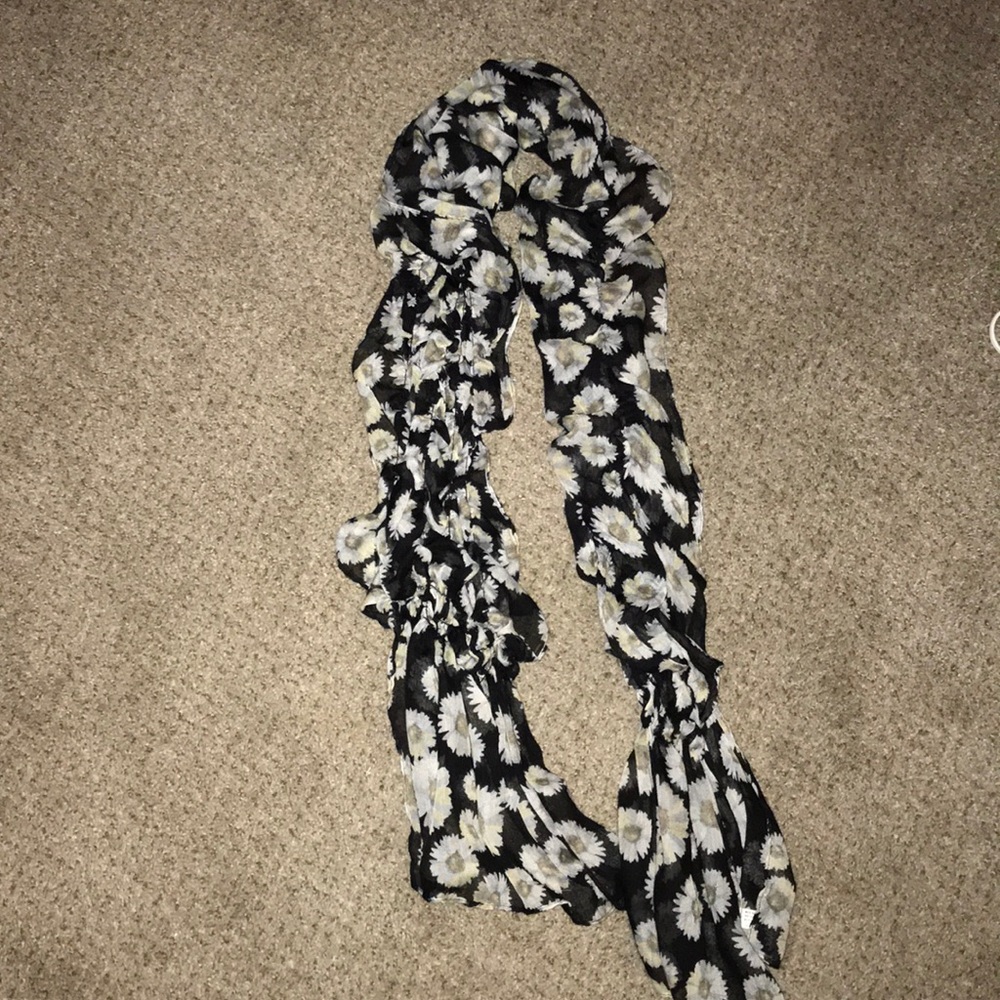 Women’s scarf.