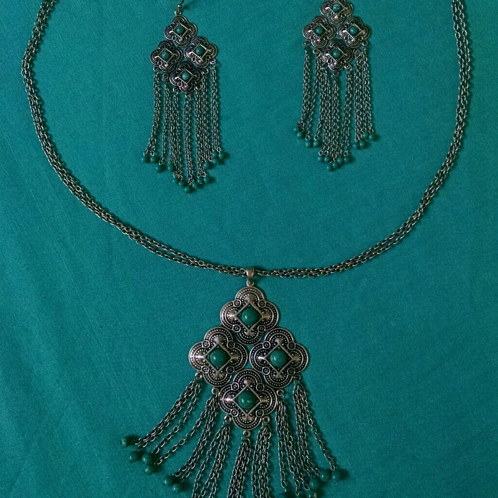 Necklace and earings