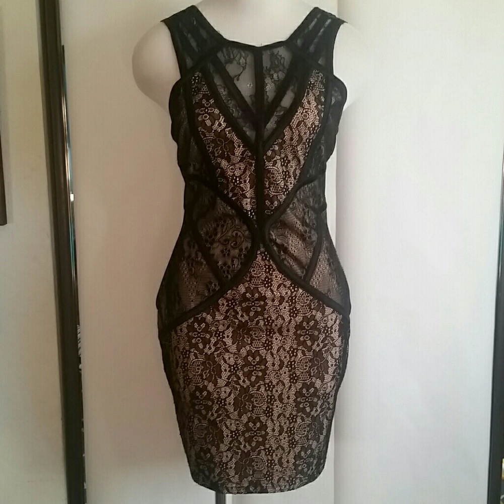Forever 21 flattering lace dress