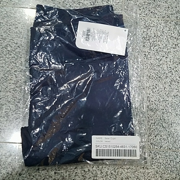 NWT FABLETICS Salar Capri pant - Picture 3 of 5