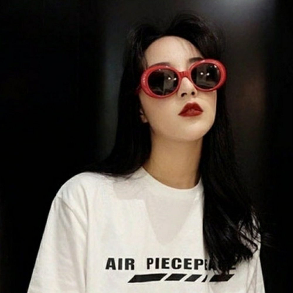 Red oval sunglasses