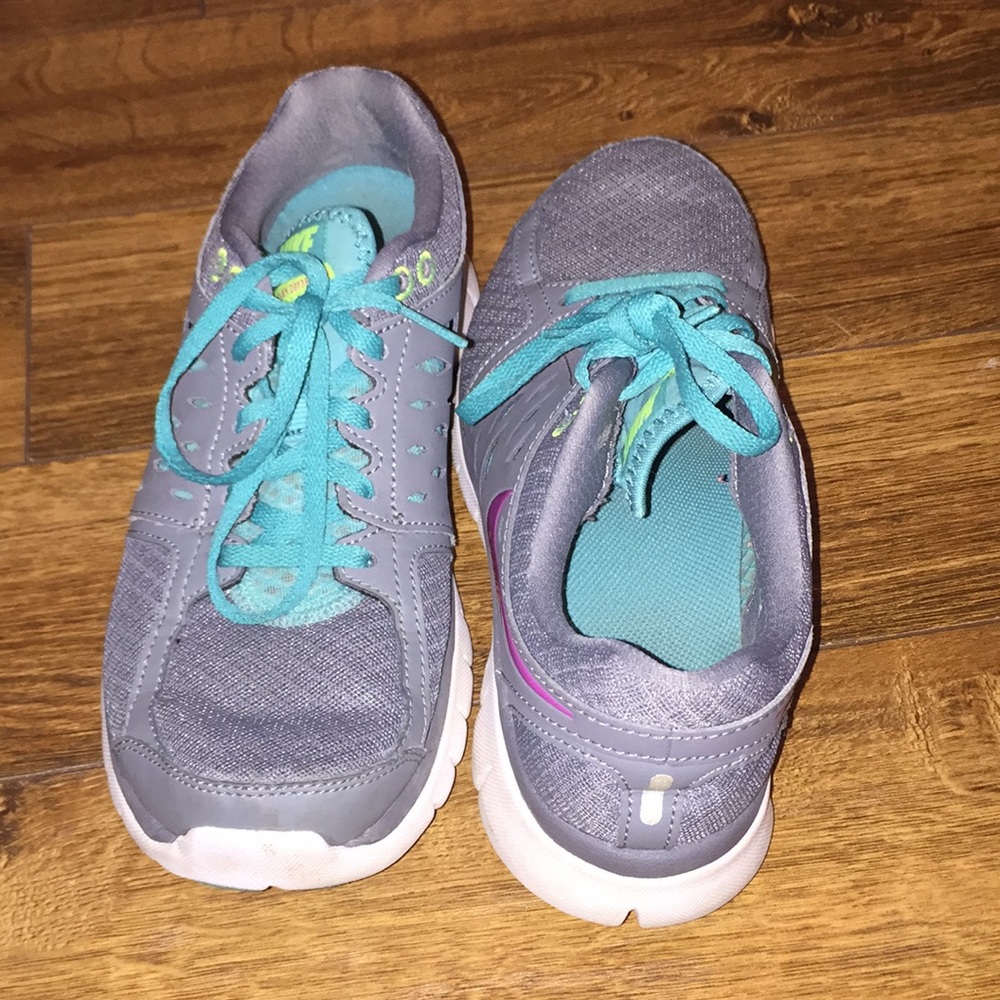 Nike tennis shoes