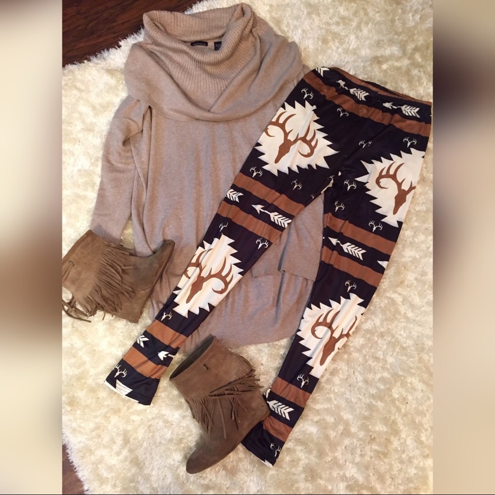 🎉🎉SALE❤️ Festive print slinky leggings