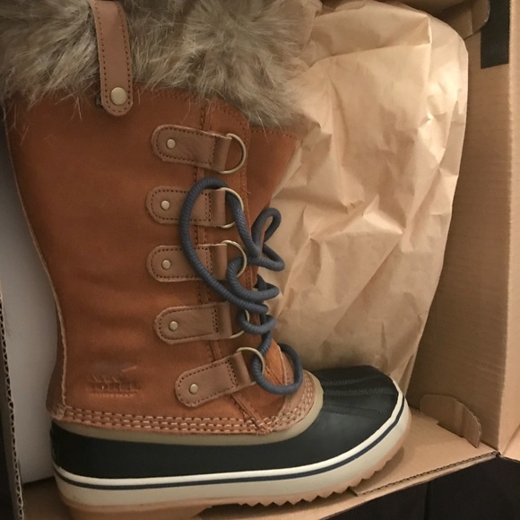 Sorel Boots - Picture 1 of 5