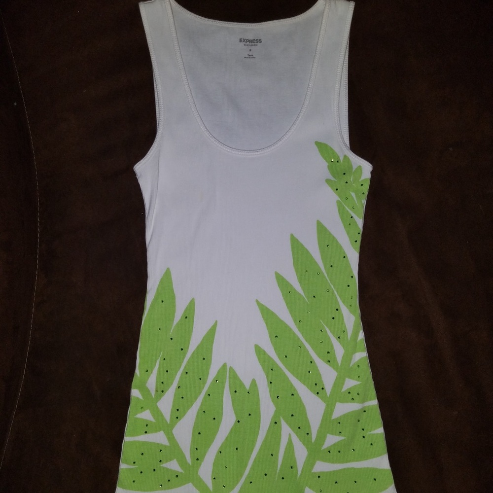 💚 Super Cute Express Tank - NWOT 💚
