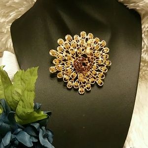 NWT BROOCH PEACOCK DESIGN GOLD