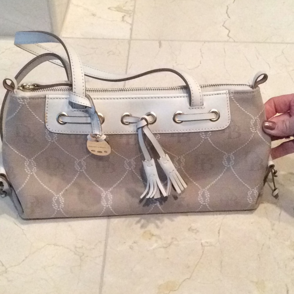 Dooney & Bourke Shoulder Handbag
