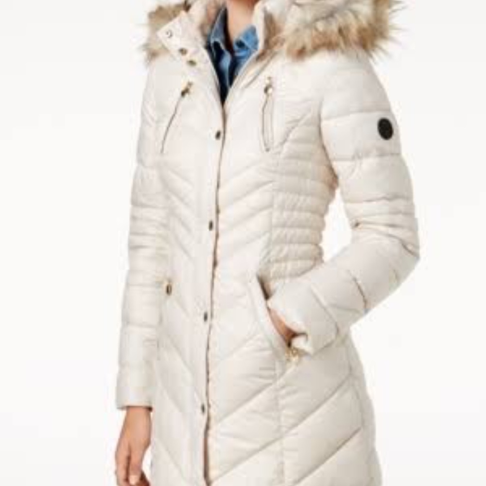 🔻Reduced! Gorgeous down jacket with faux fur hood