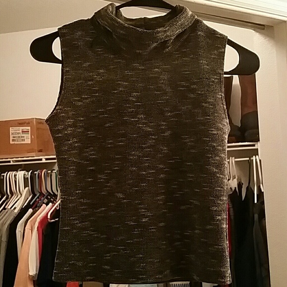 Charlotte Russe turtle neck crop top - Picture 1 of 4