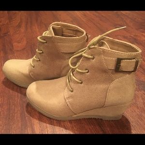 Tan Women's Ankle Boot Wedges size S (6-7)