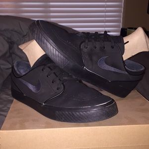 All Black Nike Stefan Janoski shoes