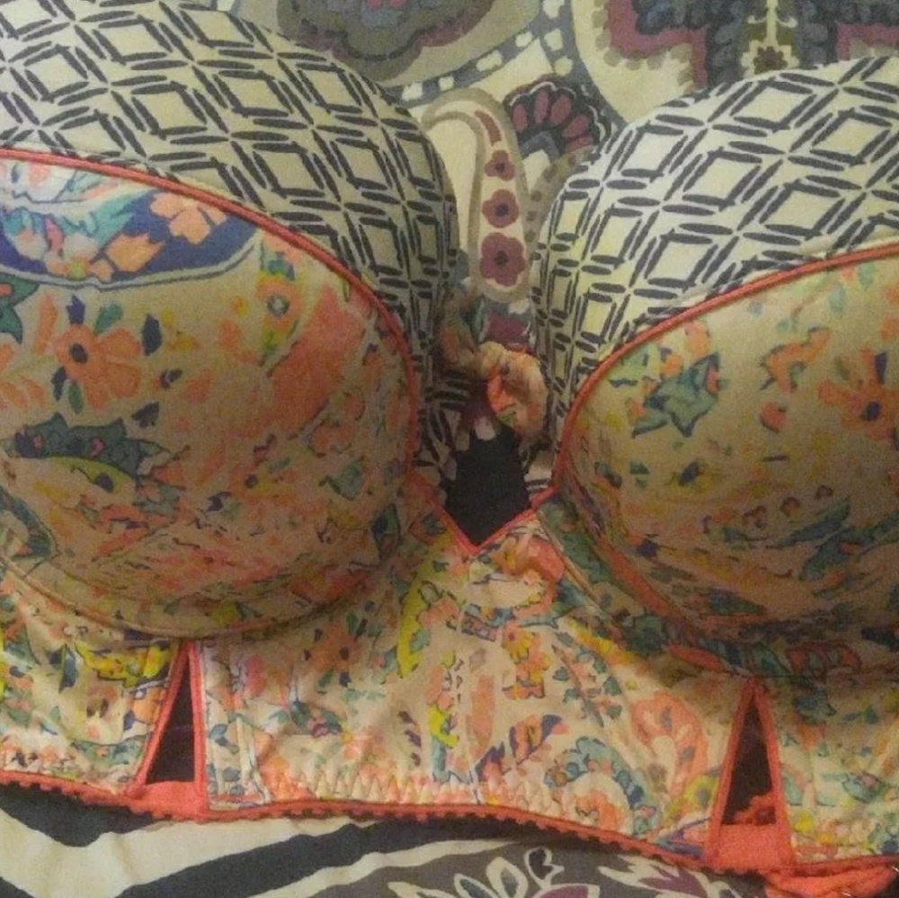 V.S very sexy push-up bralette