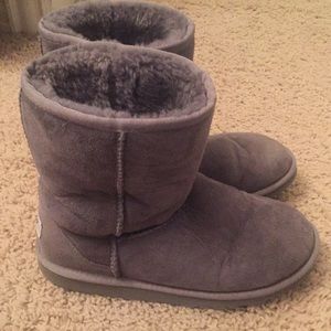 Gray short uggs