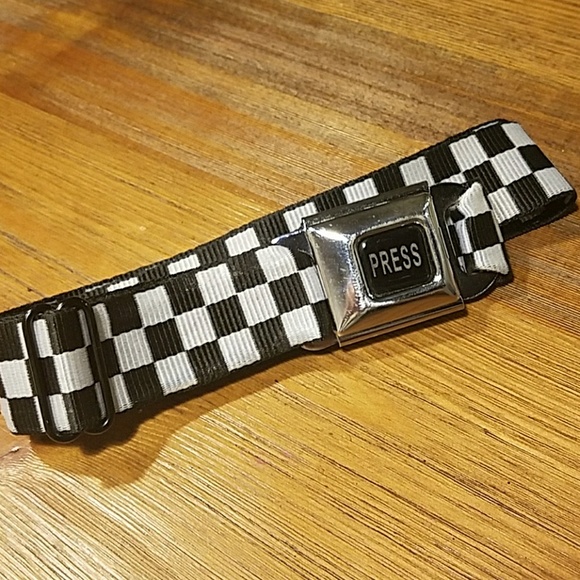 checkered seat belt belt