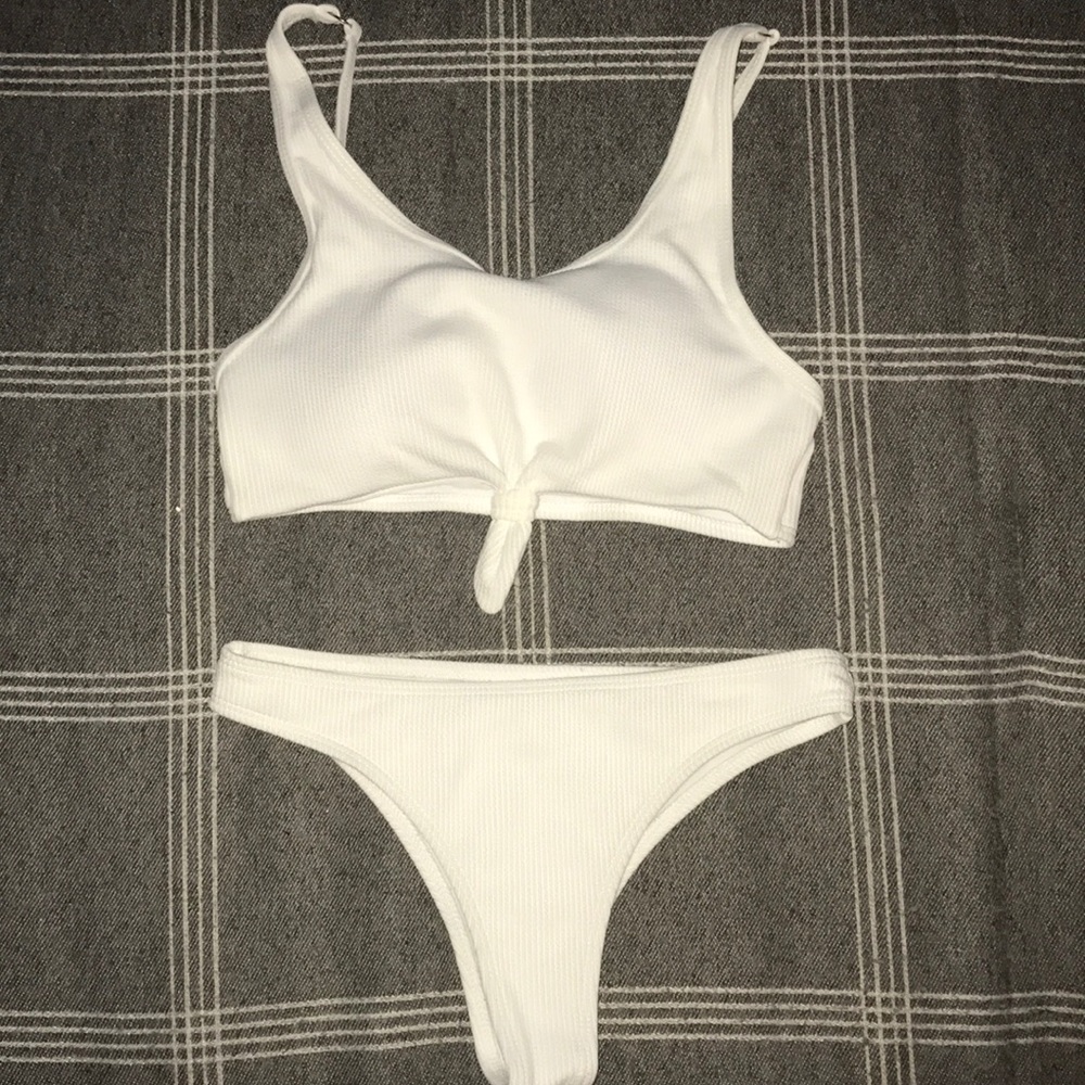 NWT White Knotted Bikini 👙