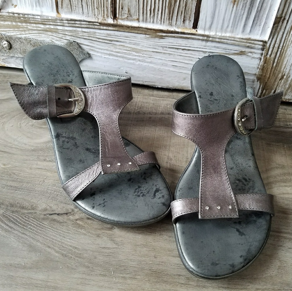 Silver/Gray dress shoe