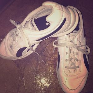 Reebok almost new pair of women's sneakers 👟