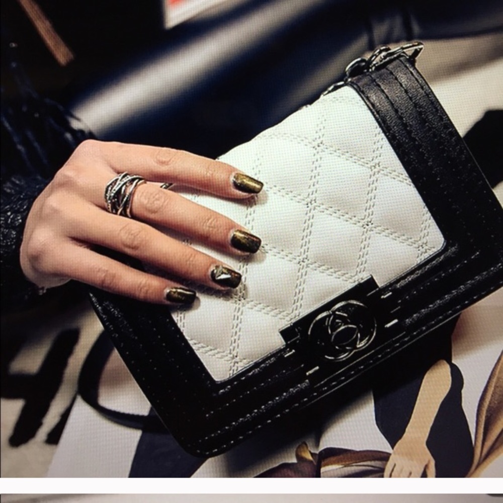 SOLD! Quilted Diamond shape crossbody bag. - Picture 2 of 4