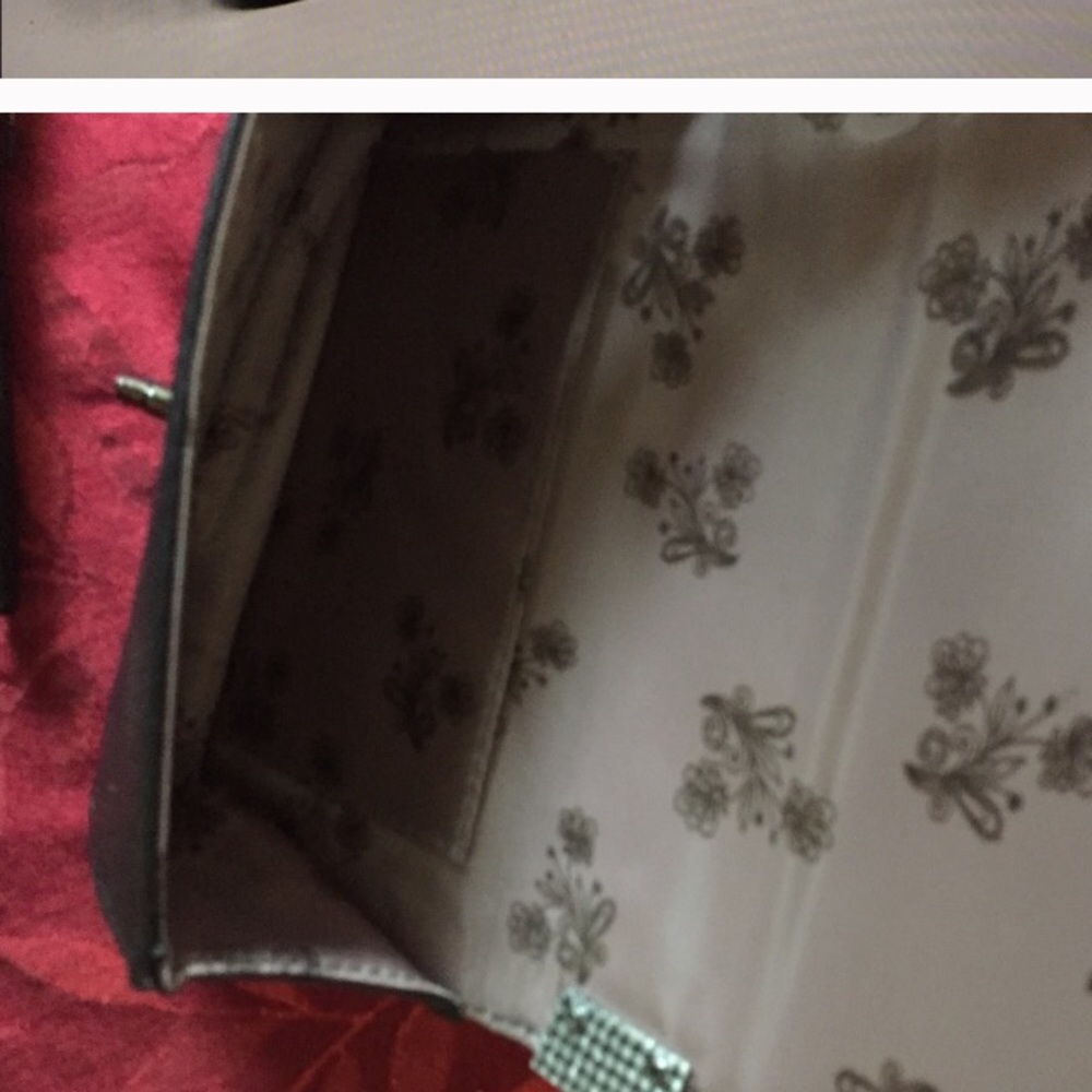 SOLD! Quilted Diamond shape crossbody bag. - Picture 4 of 4